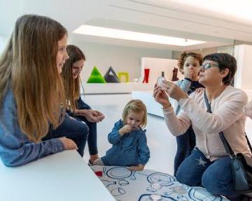 Visite famille - Formes et couleurs