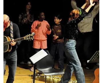 Geste artistique - Le Collectif Bette Davis et les jeunes Calaisiens